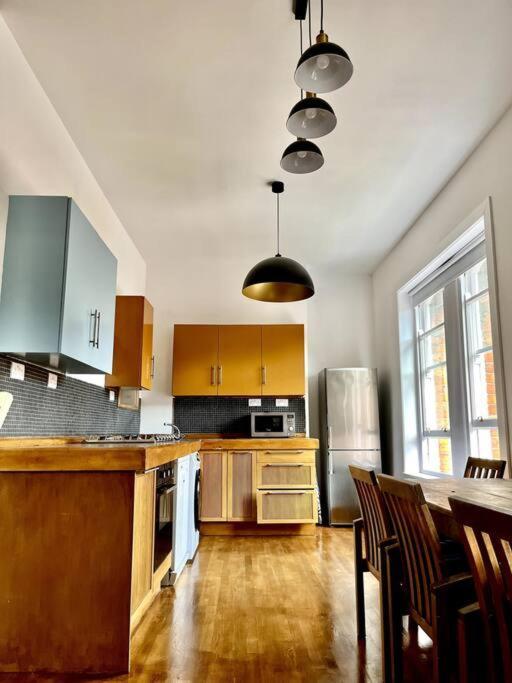 Charming City Townhouse Дублин Экстерьер фото